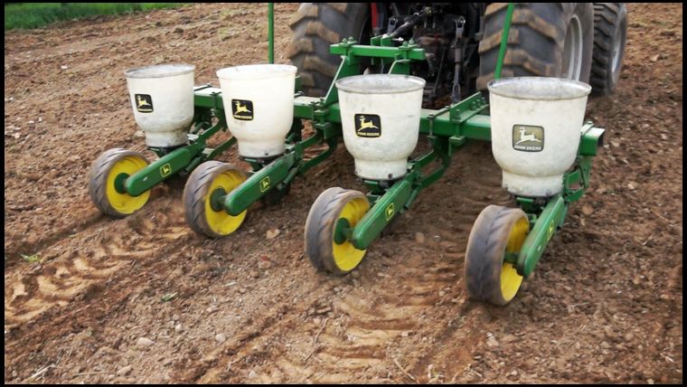 After prepping the field we installed our round-corn plate (B2-24) in our JD-71 planter and layed down 1 acre of field corn.